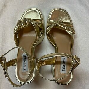 Aldo Gold Platform shoes!!! Size 9 Like New!